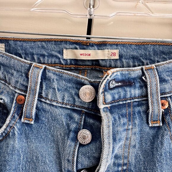 Levis Straight Cropped Wedgie Jeans - Medium Wash - Picture 3 of 6